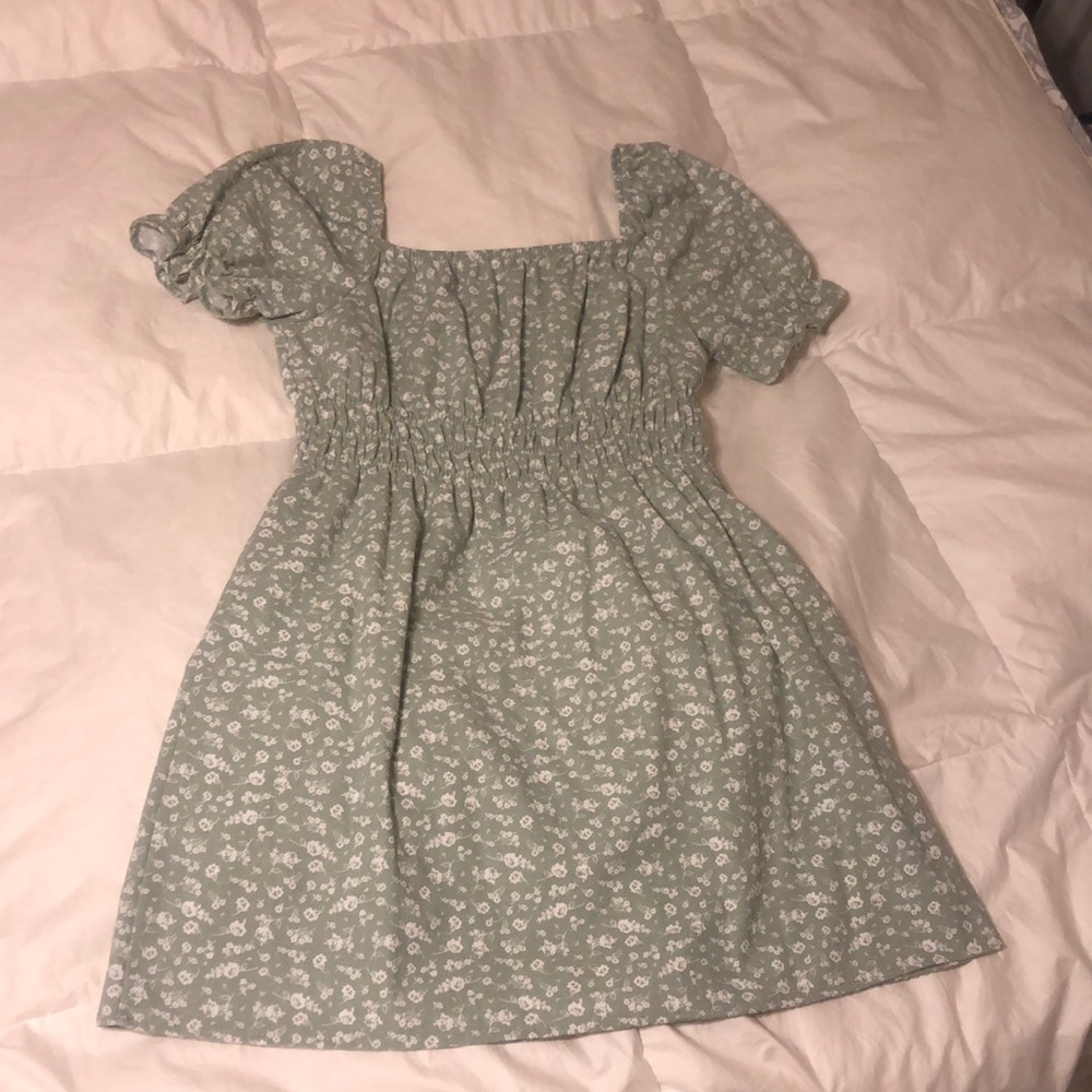 IRIS brand dress size medium, green with white flower pattern